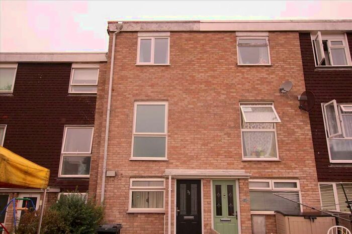 2 Bedroom Maisonette To Rent In Chiltern Close, Bristol, BS30
