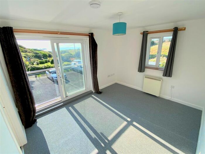 3 Bedroom Town House To Rent In Tregurrian, Newquay, TR8