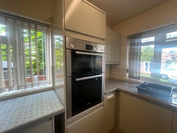 5 Bedroom Bungalow To Rent In Farfield, Kidderminster, DY10