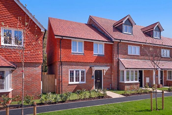 3 Bedroom End Of Terrace House For Sale In Burstow Grove, Horley, RH6