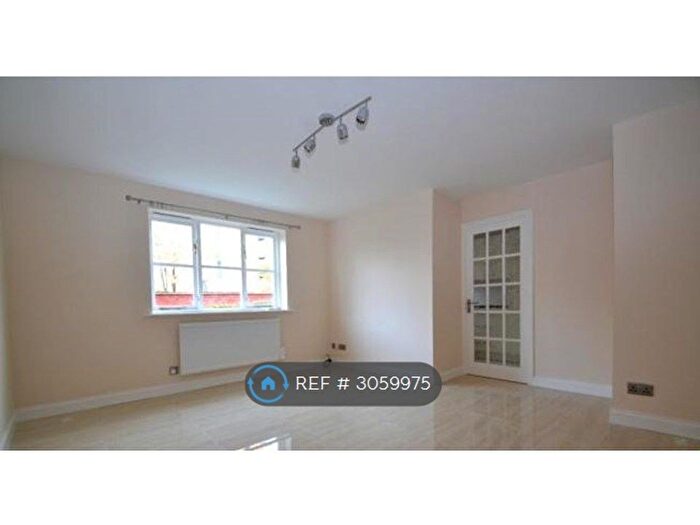 2 Bedroom Flat To Rent In Colgate House, London, SE8