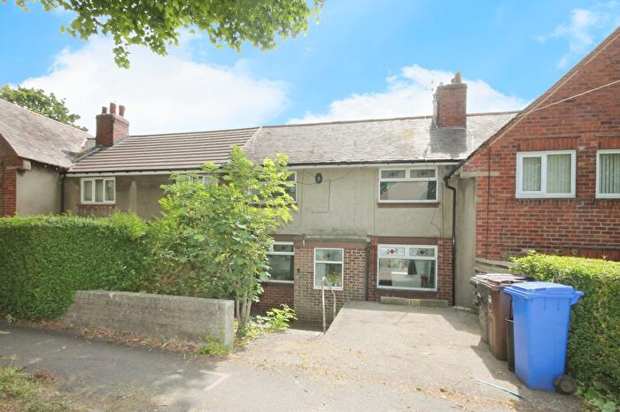 3 Bedroom Town House To Rent In Southey Hall Drive, Sheffield, S5