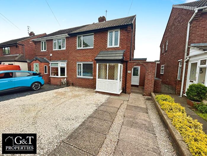 3 Bedroom Semi-Detached House For Sale In Bromley Lane, Kingswinford, DY6