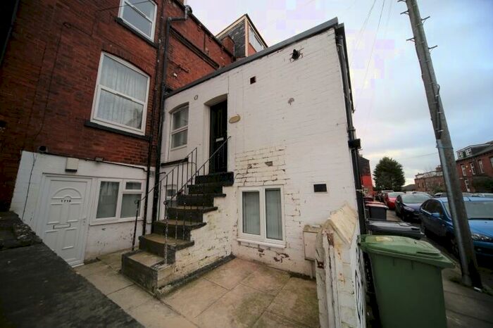 Studio To Rent In Royal Park Terrace, Hyde Park, Leeds, LS6