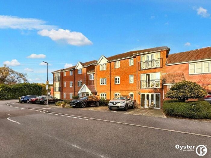 2 Bedroom Flat To Rent In Winnipeg Way, Broxbourne, EN10