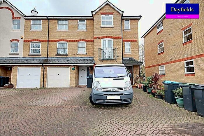 5 Bedroom Terraced House To Rent In Harston Drive, Enfield, Middlesex, EN3