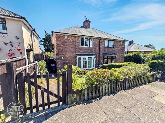 3 Bedroom Semi-Detached House For Sale In Colindale Road, Great Barr, Birmingham, B44