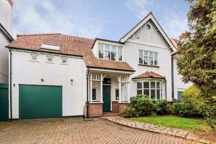 6 Bedroom House To Rent In Hurst Road, East Molesey, KT8