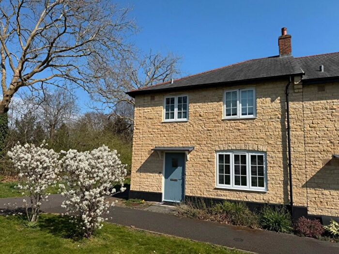 3 Bedroom End Of Terrace House To Rent In Duffield Lane, BA15