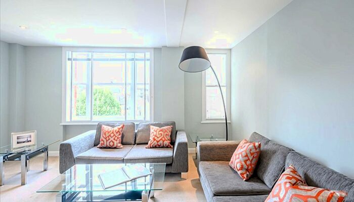 2 Bedroom Flat To Rent In Hill Street, London, W1J