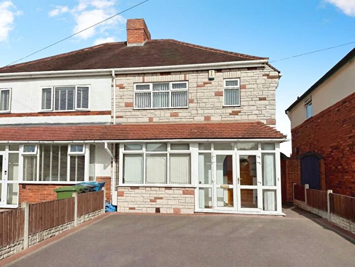 3 Bedroom Semi-Detached House For Sale In Jonkel Avenue, Hockley, Tamworth, B77