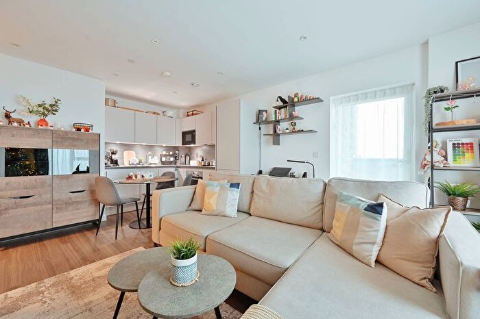 1 Bedroom Flat For Sale In Fairfield Avenue, Watford, South Oxhey, WD19