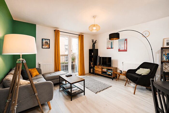 1 Bedroom Flat To Rent In Claret Court, Croydon, CR0