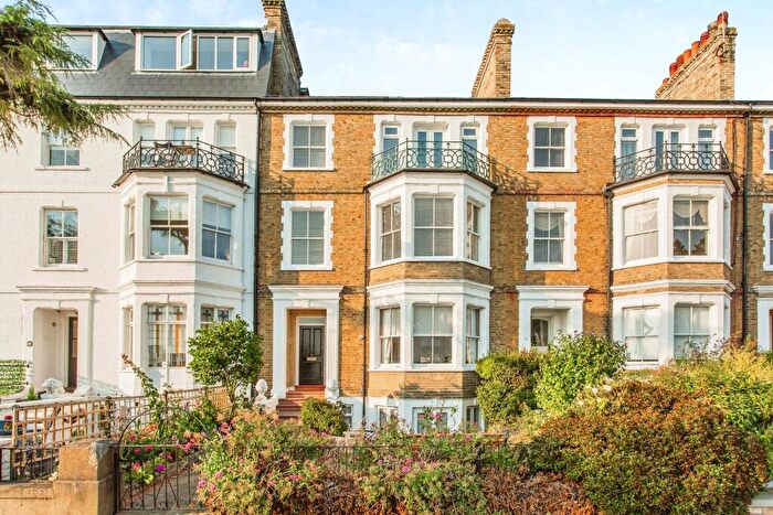 Apartment To Rent In Clifftown Parade, Southend Conservation Area, SS1