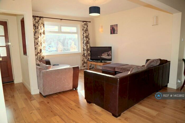 4 Bedroom Semi-Detached House To Rent In Beauchamp Road, Sutton, SM1