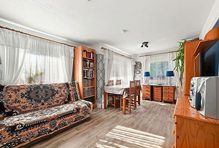 2 Bedroom Flat For Sale In / Ardshiel Avenue, Edinburgh, EH4
