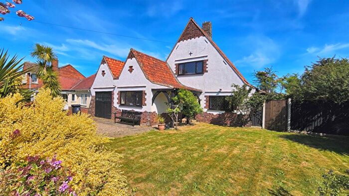 2 Bedroom Detached House For Sale In Lynn Grove, Gorleston, NR31