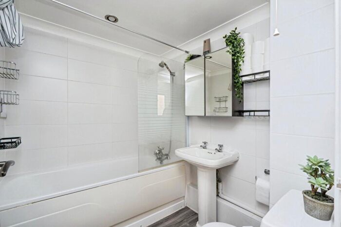 1 Bedroom Flat For Sale In Clarendon Road, Southsea, Hampshire, PO4