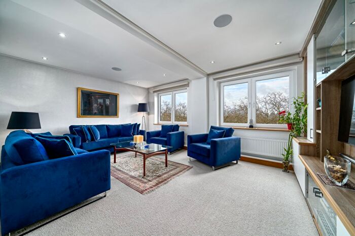 3 Bedroom Flat For Sale In Piccadilly, Mayfair, W1J
