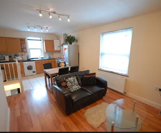 3 Bedroom Flat For Sale In Franciscan Road, London, SW17