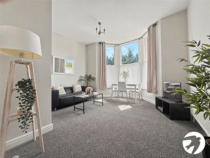 1 Bedroom Flat For Sale In Castle View Road, Rochester, Kent, ME2