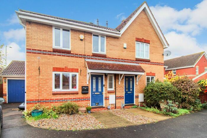 3 Bedroom Semi-Detached House To Rent In Sundew Close, Bedford, MK42