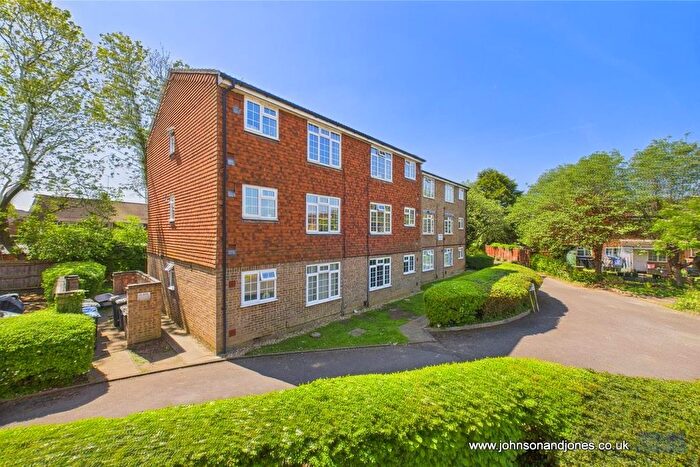 1 Bedroom Flat To Rent In Stern Court, Chertsey, KT16