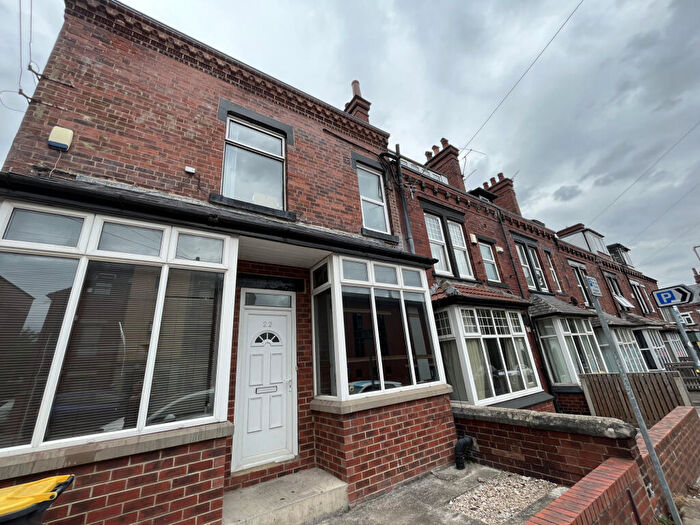 6 Bedroom Semi Detached House To Rent In Ash Road, Leeds, West Yorkshire, LS6