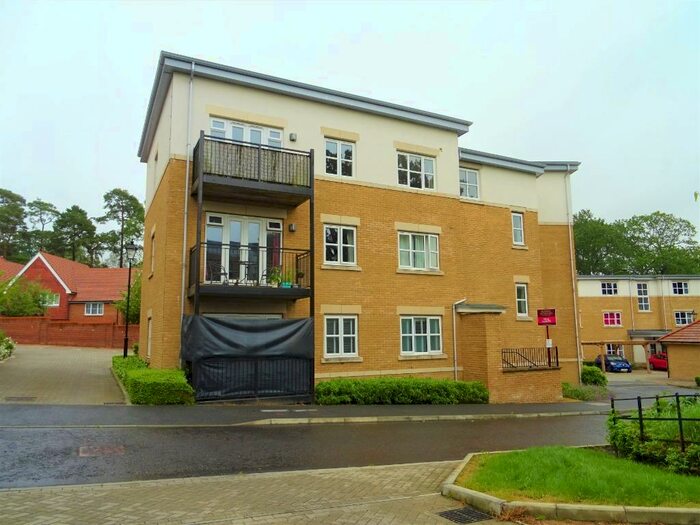 2 Bedroom Flat To Rent In Centenary Way, Haywards Heath, RH16