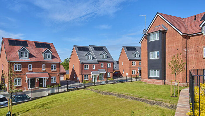 3 Bedroom Semi-Detached House For Sale In Northaw Road East, Cuffley, Hertfordshire, EN6