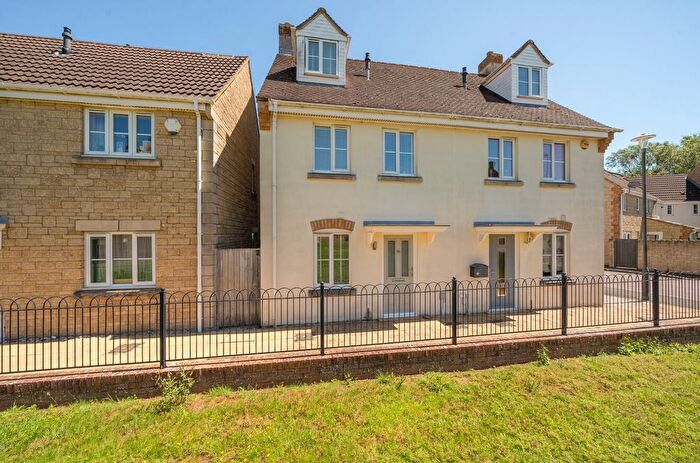 3 Bedroom Semi Detached House For Sale In Mayfly Road, Swindon, SN25