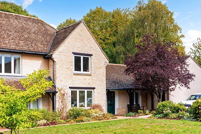 2 Bedroom Cottage For Sale In Stuart Court, Minchinhampton, GL6