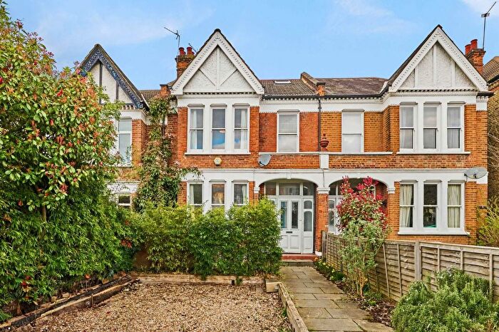 4 Bedroom Flat To Rent In Valley Road, Streatham, SW16