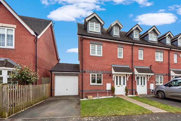 3 Bedroom End Of Terrace House For Sale In Griffin Close, Twyford, Banbury, OX17