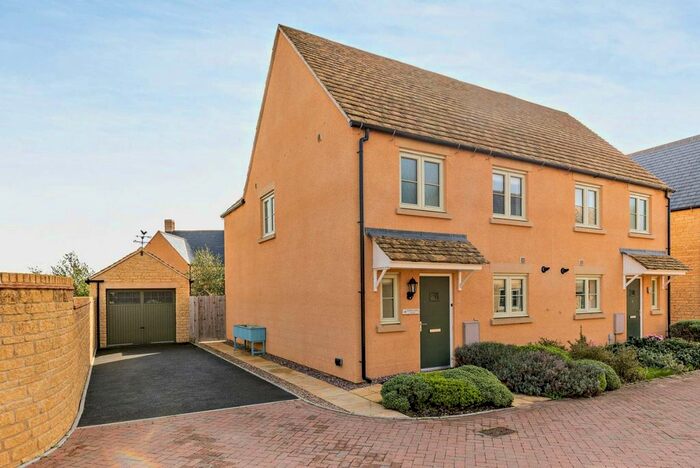 3 Bedroom Semi-Detached House For Sale In Daphne Jones Close, Fairford, Gloucestershire, GL7