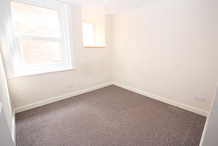 1 Bedroom Flat To Rent In Holdenhurst Road, Bournemouth, BH8