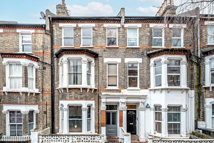 2 Bedroom Flat To Rent In St. Luke's Avenue, London, SW4