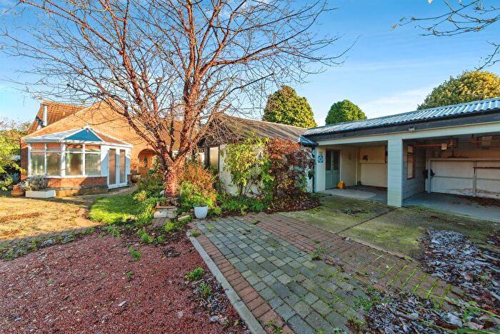 4 Bedroom Detached Bungalow For Sale In High Street, Helpringham, Sleaford, NG34