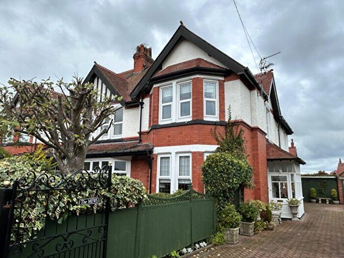 2 Bedroom Flat For Sale In Bryn Y Mor Road, Rhos On Sea, LL28