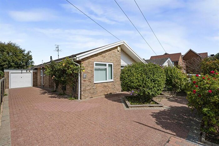 3 Bedroom Detached Bungalow For Sale In Bee Road, Peacehaven, BN10