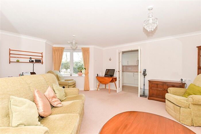 1 Bedroom Flat For Sale In Grange Road, Uckfield, East Sussex, TN22