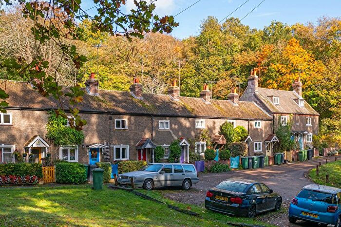 2 Bedroom Cottage For Sale In Carters Cottages, Redhill, RH1