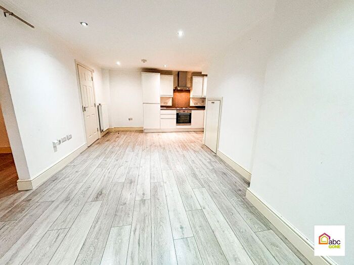 1 Bedroom Flat To Rent In Flat Jhumat Place, Ilford, Essex, Bb, Uk, IG1