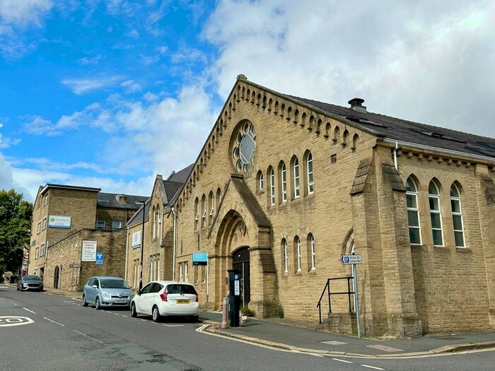 2 Bedroom Flat To Rent In Prescott Street, Halifax, West Yorkshire, Uk, HX1