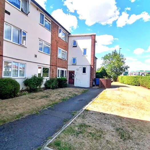 2 Bedroom Flat To Rent In Jersey Road, Hounslow, TW3