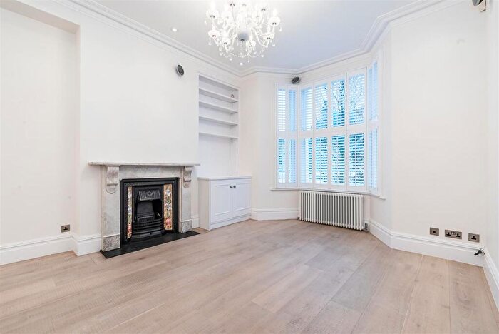 4 Bedroom House To Rent In Bennerley Road, Battersea, SW11