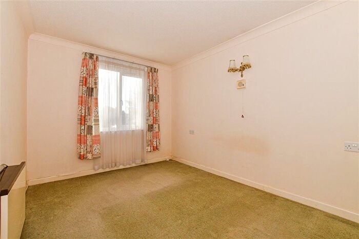 1 Bedroom Flat For Sale In Bartholomew Street, Hythe, Kent, CT21