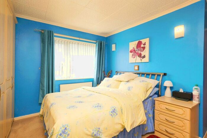 3 Bedroom End Of Terrace House For Sale In Brocklesby Drive, Allerton, Bradford, BD15