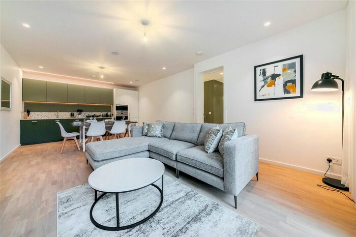 3 Bedroom Flat To Rent In Haverstock Hill, London, NW3