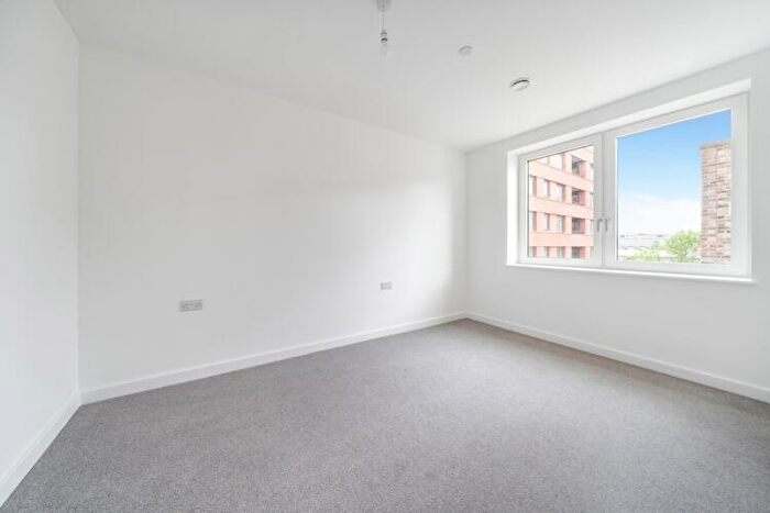 2 Bedroom Apartment To Rent In St Pauls Road Barking, IG11